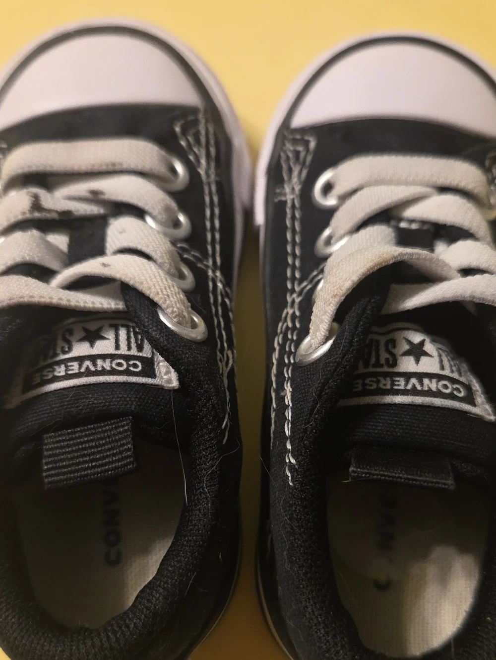 Converse Toddler Kids Sz 5 Black and White Low-Top Canvas Sneakers